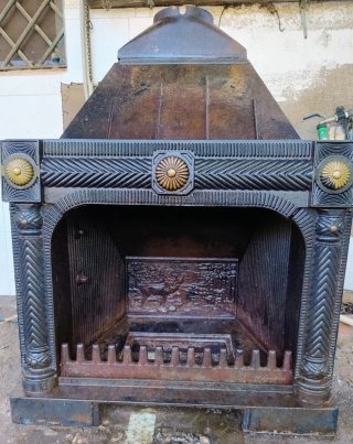 Chimenea Hergon Hierro Fundido Negra Dorada