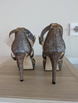 Zapatos de fiesta tornasolados dorado-plateado.