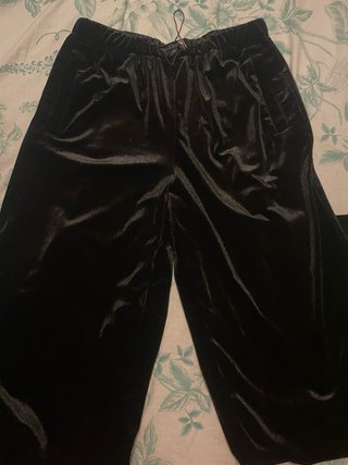 Pantalon Zara terciopelo negro talla S sin usar
