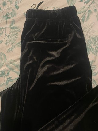 Pantalon Zara terciopelo negro talla S sin usar