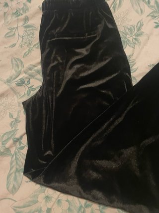 Pantalon Zara terciopelo negro talla S sin usar