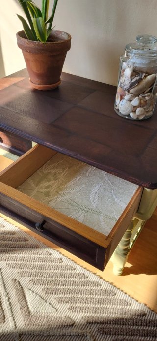 Mesa auxiliar de madera