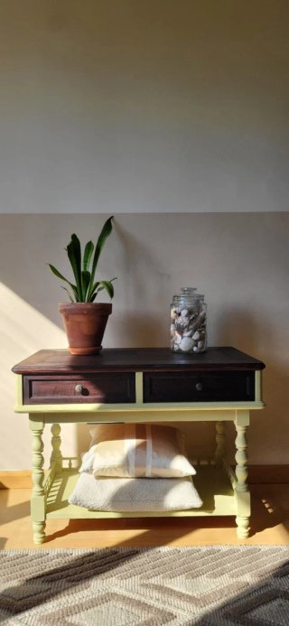 Mesa auxiliar de madera