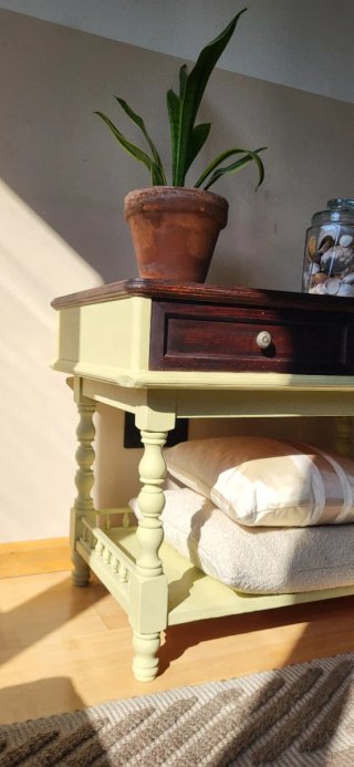 Mesa auxiliar de madera