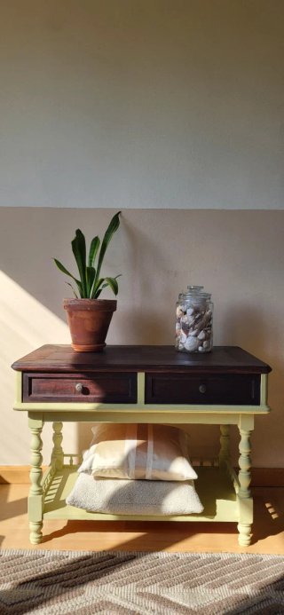 Mesa auxiliar de madera