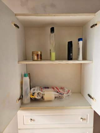 Armario de baño blanco