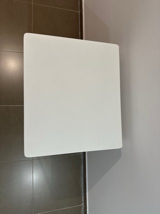 Mesa de escritorio blanca metálica