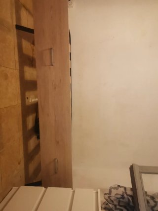 Cama de madera y metal