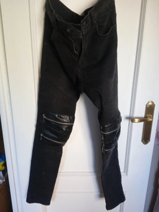 Pantalón vaquero Zara negro hombre