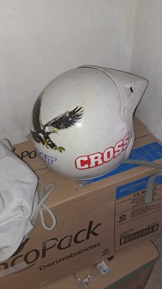 Casco de moto blanco