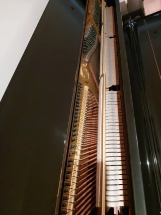 Piano Yamaha U1 con banqueta regulable