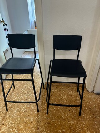 Taburete alto negro