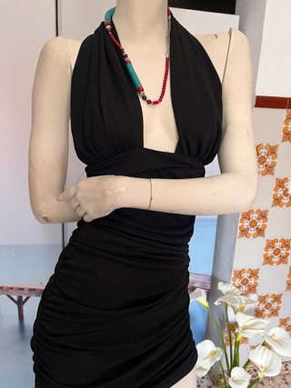 Vestido fiesta Zara negro drapeado