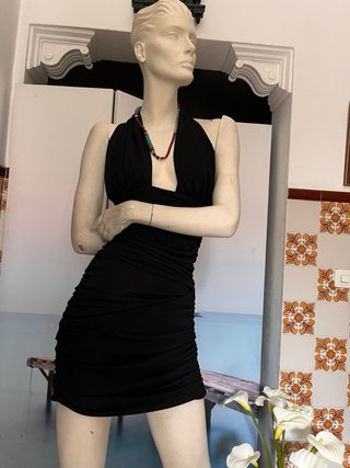Vestido fiesta Zara negro drapeado