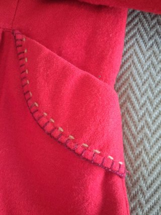 Abrigo mujer rosa con bordados hechos a mano