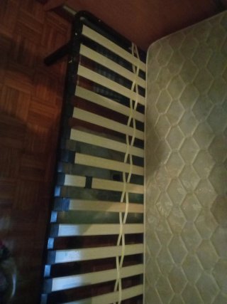 Somier y colchón de 90.  Poco uso. Regalo cabecero