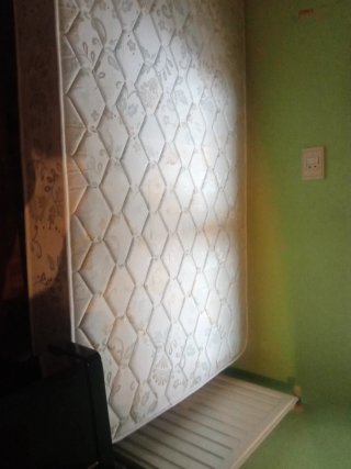 Somier y colchón de 90.  Poco uso. Regalo cabecero