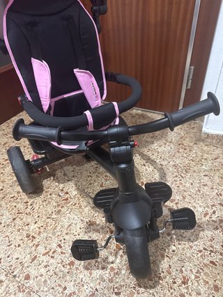 Triciclo MOLTO Urban Trike Rosa de 1 a 3 años.