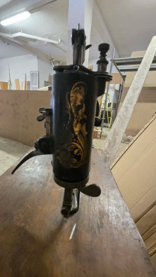 Máquina de coser antigua. Singer tapicero