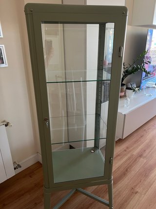 Vitrina IKEA FABRIKÖR verde tuneada para plantas