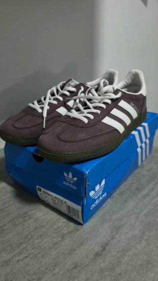 Adidas Spezial Marrones y Blancas