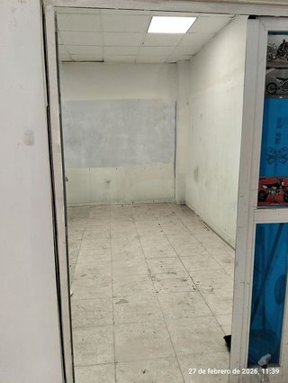 Local comercial en alquiler en Colores - Entreparques en Sevilla