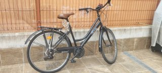 Bicicleta negra de paseo