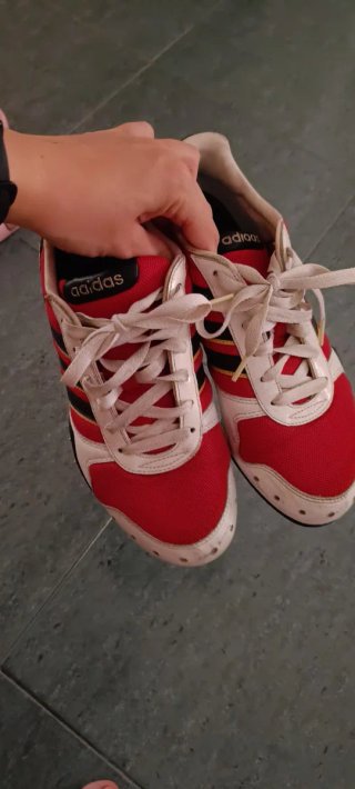 Zapatillas Adidas Talla 39 Rojas y Negras