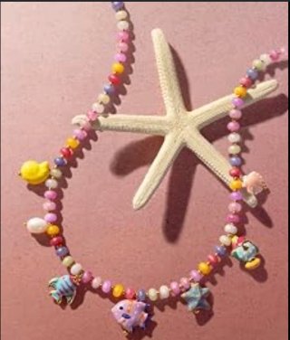 Collar bañado en oro con abalorios y charms