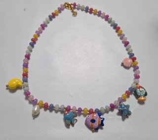 Collar bañado en oro con abalorios y charms
