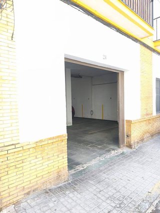 Garaje en alquiler en San Gil en Sevilla