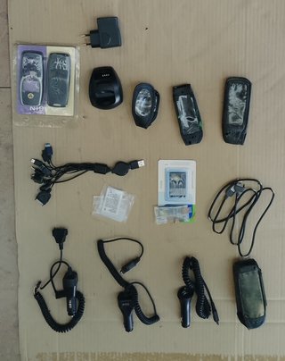 moviles antiguos y cargadores
