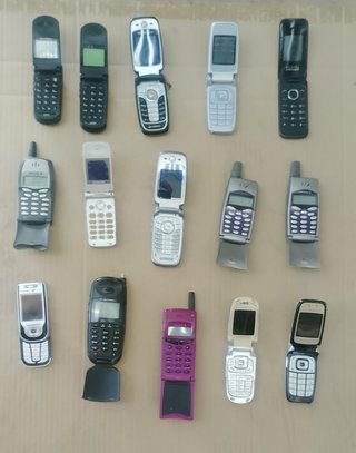 moviles antiguos y cargadores
