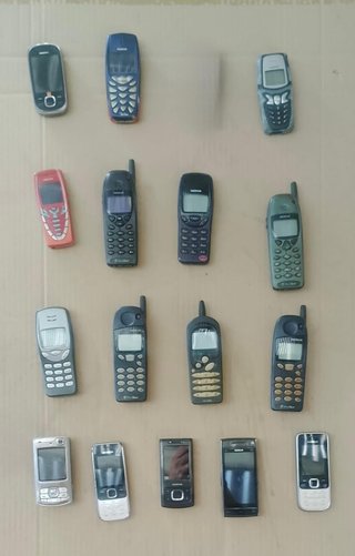 moviles antiguos y cargadores