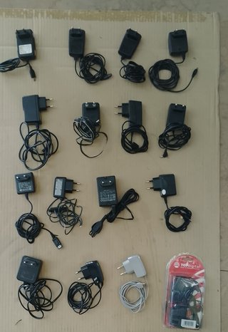 moviles antiguos y cargadores