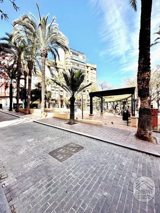 Garaje en venta en Mercado en Alicante