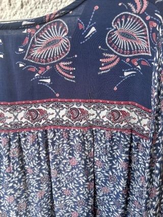Vestido de El Corte Ingles floral azul y rosa.