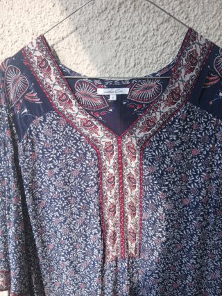Vestido de El Corte Ingles floral azul y rosa.