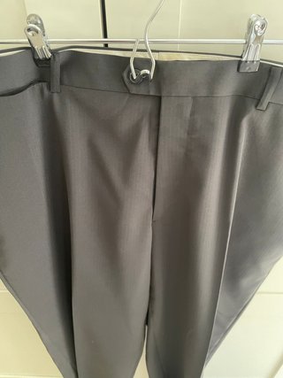 Traje de tres piezas gris