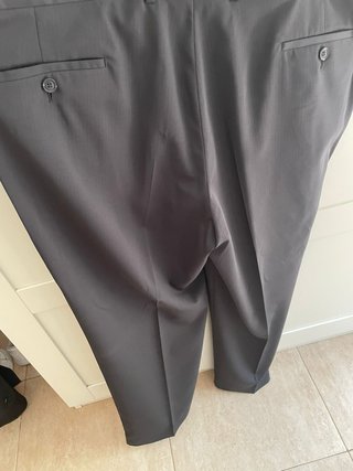 Traje de tres piezas gris