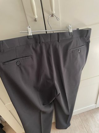 Traje de tres piezas gris