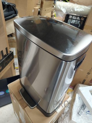 Cubo de basura con 2 compartimientos - Amazon basics