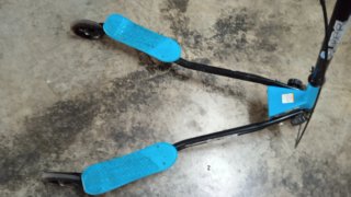 Monopatín 3 ruedas azul