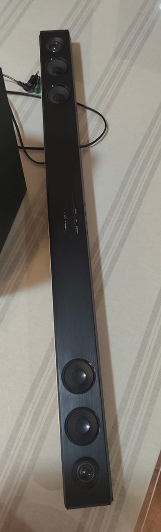 Barra de Sonido LG 200W con Subwoofer