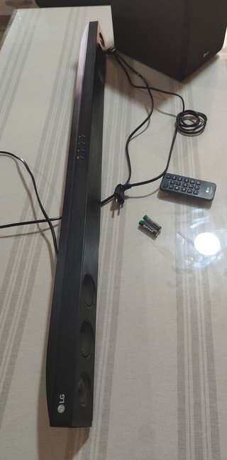 Barra de Sonido LG 200W con Subwoofer