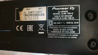 Mesa de mezclas Pioneer DJM-750 Negra