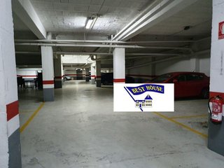 Garaje en venta en Ensanche - Sar en Santiago de Compostela