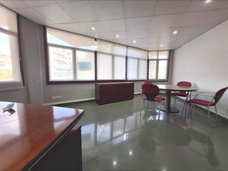 Local comercial en alquiler en Centre - Eixample – Can Llobet – Can Serra en Barbera del Vallès