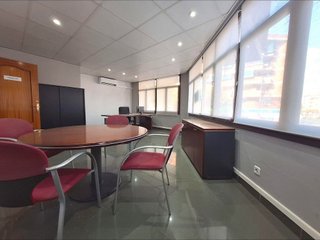 Local comercial en alquiler en Centre - Eixample – Can Llobet – Can Serra en Barbera del Vallès