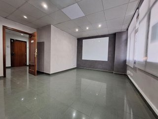 Local comercial en alquiler en Centre - Eixample – Can Llobet – Can Serra en Barbera del Vallès